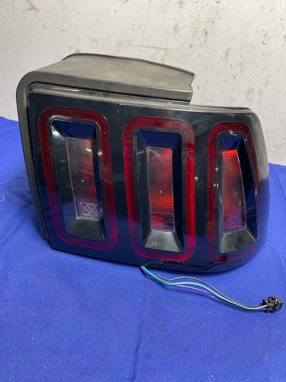 1999-04 Ford Mustang Passenger Raxiom Tail Light 179