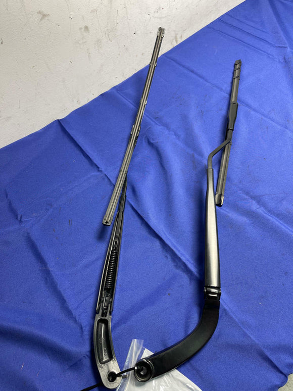 2018-23 Ford Mustang Wiper Arms & Wipers 163