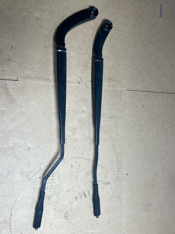 2018-23 Ford Mustang GT Wiper Arms Pair 205