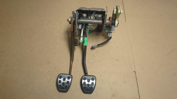 2003-04 Ford Mustang SVT Cobra T56 Pedal Assembly 220