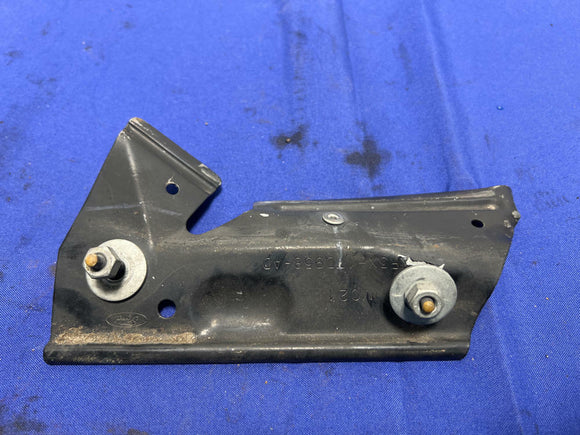 1999-04 Ford Mustang Left Driver Front Bumper Mounting Bracket BA