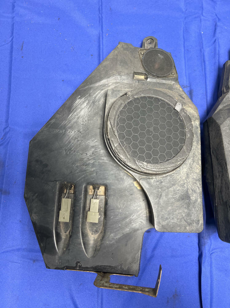 1999-04 Ford Mustang Convertible Mach 460 Rear Speakers and Housings 1 ...